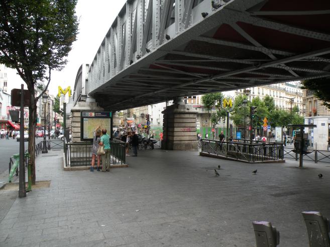  station de métro Barbès Rochechouart